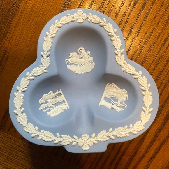 Wedgwood Bridge Set (All 4 pieces) - Picture 3 of 12